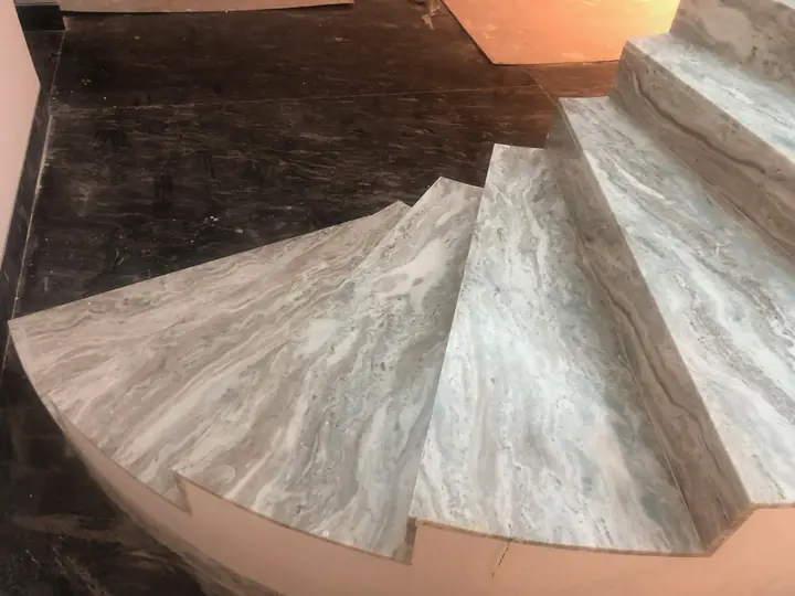 Vivienda en Puerto Cancún: Peldaños de escalera curva desde arriba