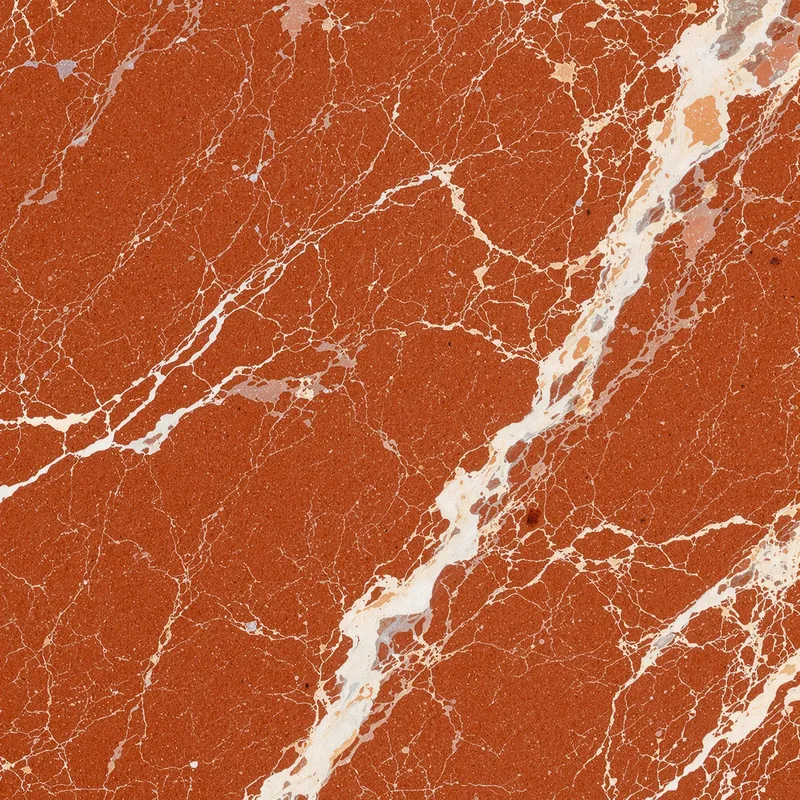 Losa pulida de mármol Rojo Alicante con veta blanca y fósiles